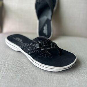 Clarks Black and White Cloudsteppers Women’s Sandals Size 8